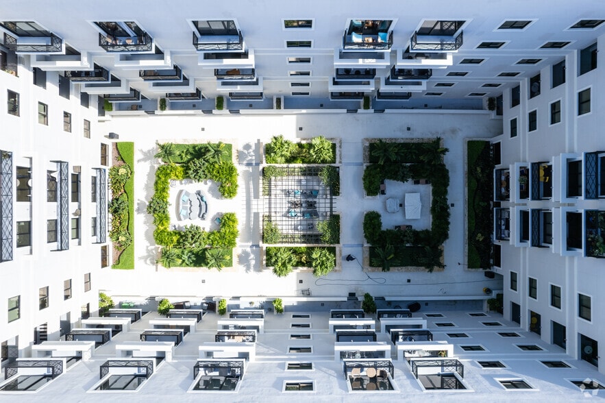 More Photos Of 1350 S Dixie Hwy, Coral Gables Hotel For Lease