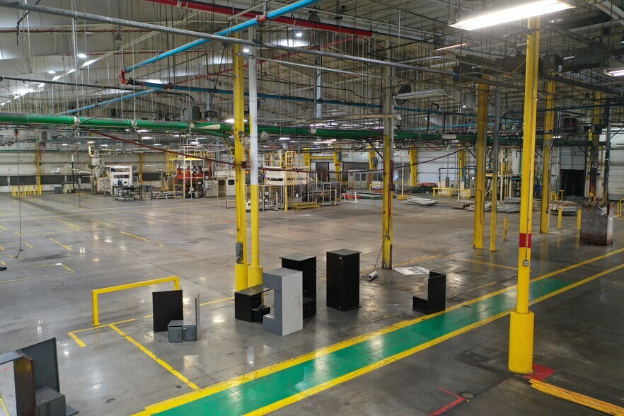 More Photos Of 850 Industrial Rd, Madisonville Manufacturing For Lease