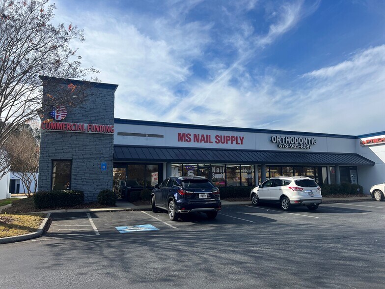 More Photos Of 6050 Dawson Blvd, Norcross Showroom For Lease