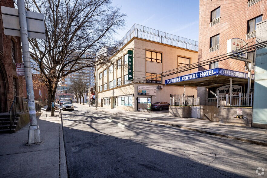 More Photos Of 135-21-135-27 38th Ave, Flushing Office For Lease