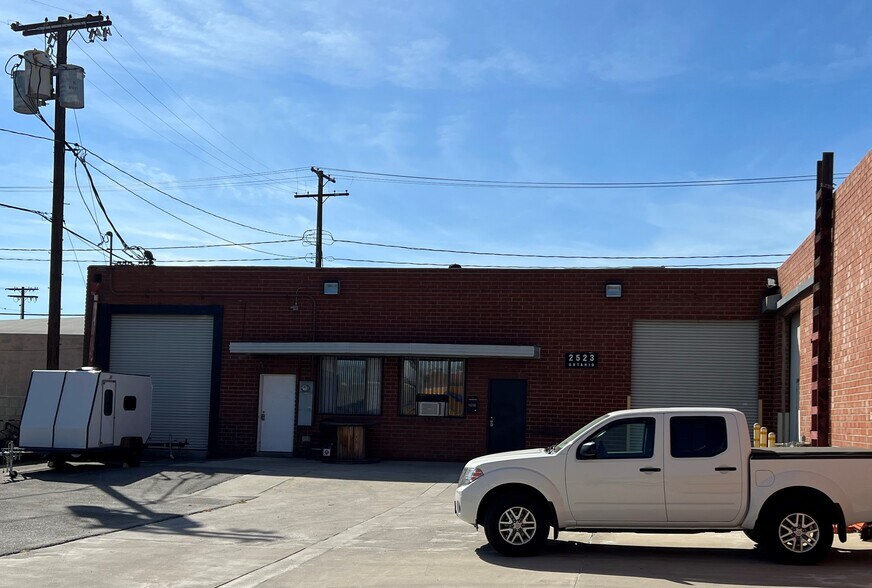 More Photos Of 2523-2529 N Ontario St, Burbank Service For Lease