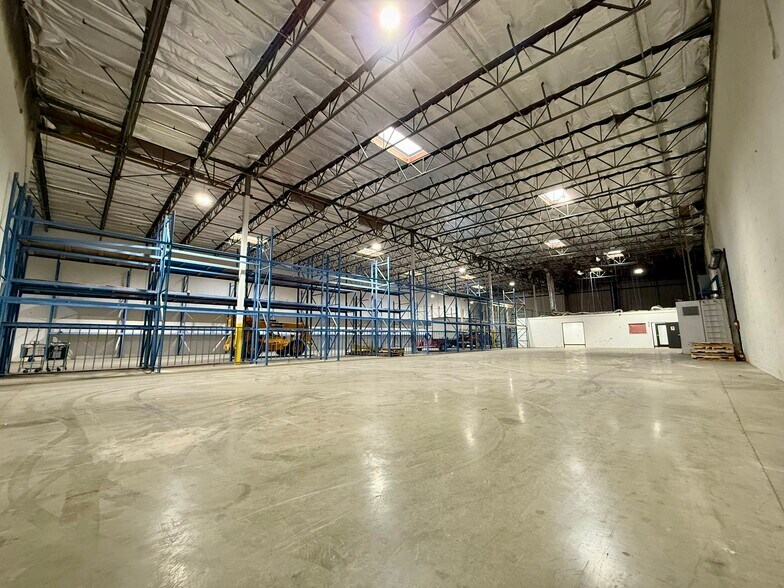 More Photos Of 5549 Brooks St, Montclair Warehouse For Lease