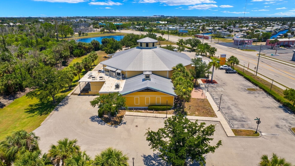 More Photos Of 17650 San Carlos Blvd, Fort Myers Supermarket For Sale