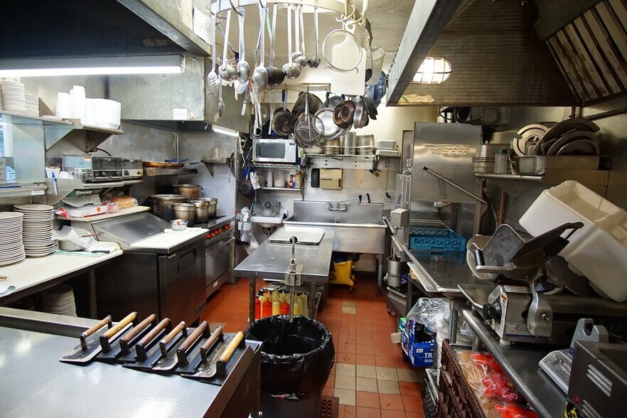 More Photos Of 950 Bay St, Springfield Restaurant For Sale