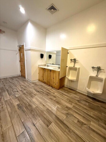 More Photos Of 36 W Pine Ave, Eastpoint Restaurant For Sale