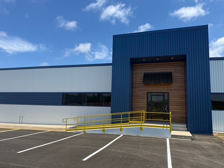 More Photos Of 13343 Interstate 20 E, Tyler Warehouse For Lease