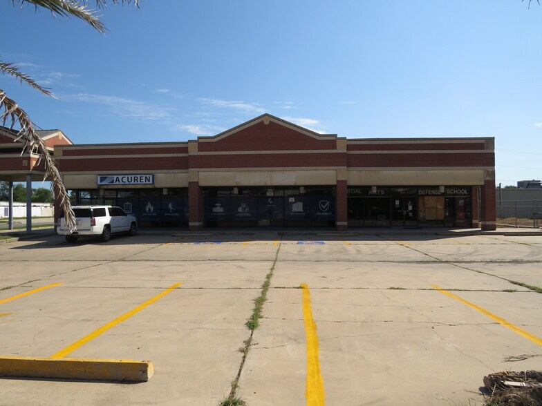 More Photos Of 1205-1211 W Austin St, Port Lavaca Office For Sale