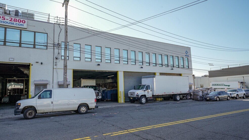 More Photos Of 147-45 Farmers Blvd, Jamaica Warehouse For Lease