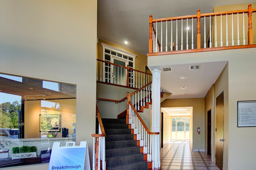 More Photos Of 12603 Highway 105 W, Conroe Office For Sale