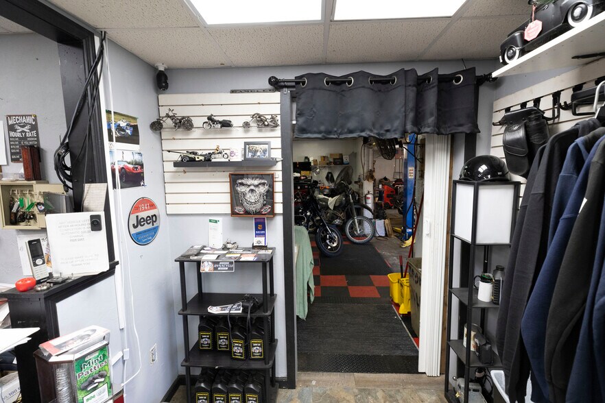 More Photos Of 225 Forsgate, Jamesburg Auto Repair For Sale