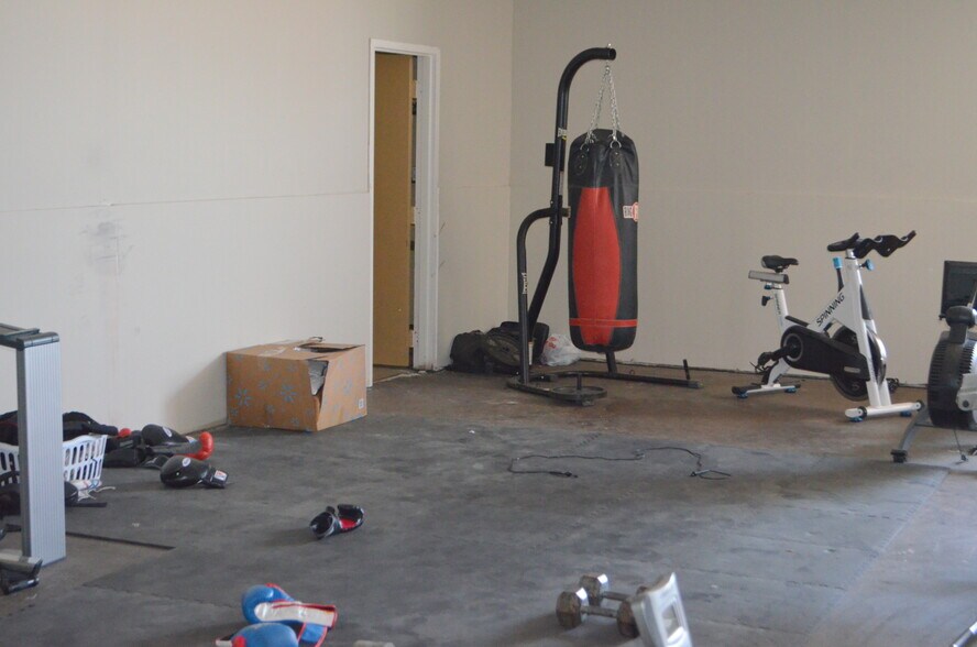 More Photos Of 2010 Stateline Rd W, Southaven Schools For Lease