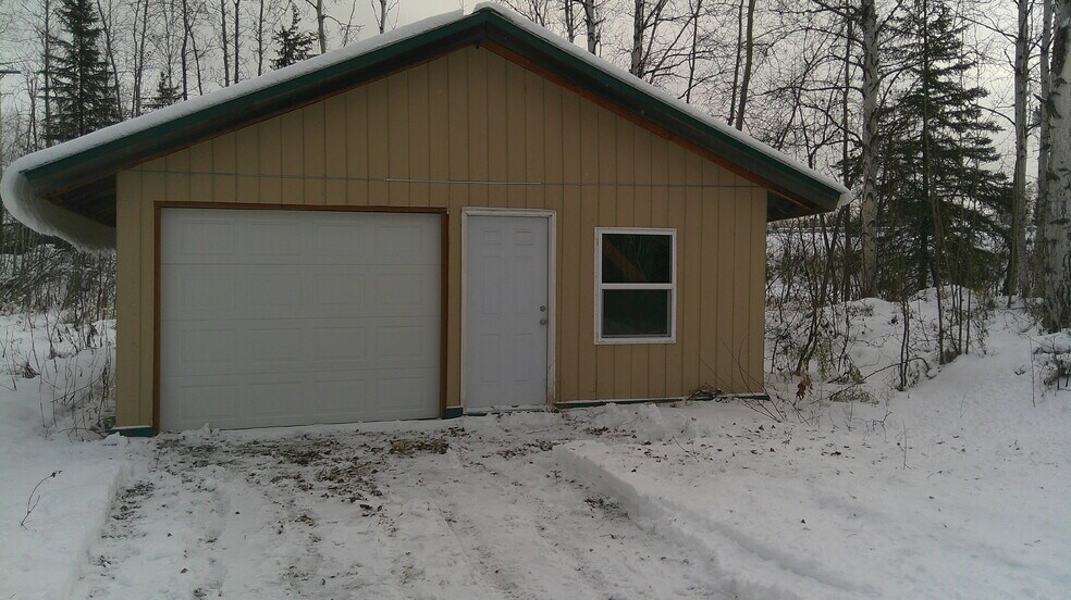 More Photos Of 689 Whitney Dr, Fairbanks Office For Sale