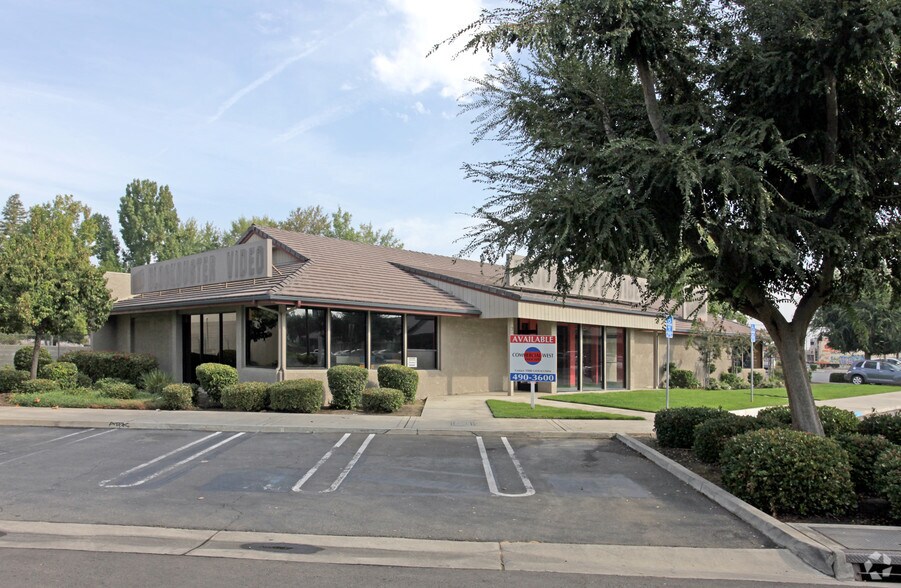 More Photos Of 2730-2758 Whitson St, Selma Unknown For Lease