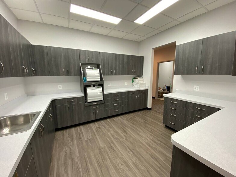 More Photos Of 17119 Wayside Dr, Dumfries General Retail For Sale