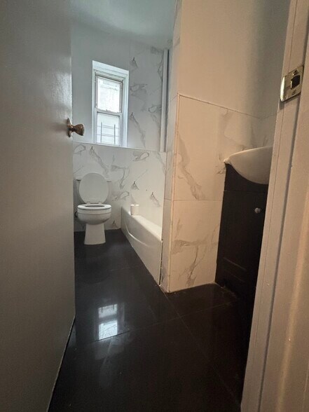 More Photos Of 733 Hinsdale St, Brooklyn Apartments For Sale