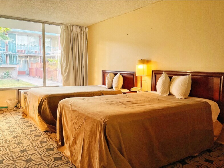More Photos Of 1365 W Grant Rd, Tucson Hotel For Sale
