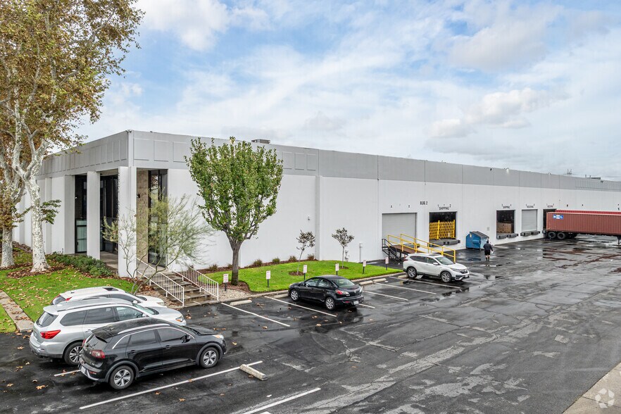 Primary Photo Of 3280-3294 E 26th St, Vernon Distribution For Lease