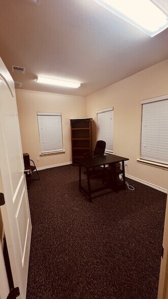 More Photos Of 1464 E Whitestone Blvd, Cedar Park Medical For Lease