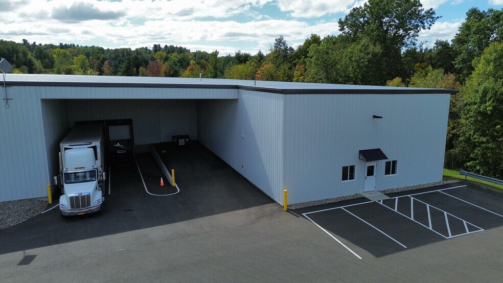 More Photos Of 15 Synergy Park Dr, Clifton Park Warehouse For Lease