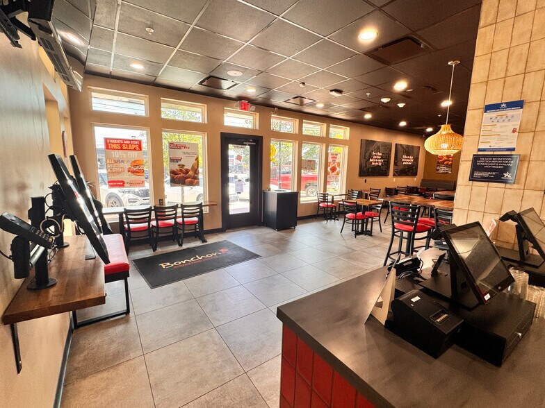 More Photos Of 300 E Front St, Arlington Hotel For Lease