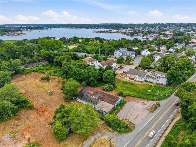 More Photos Of 16 Stonington Rd, Mystic Storefront For Sale