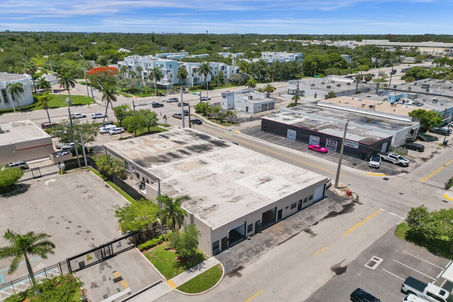 More Photos Of 828 NW 1st St, Fort Lauderdale Service For Sale