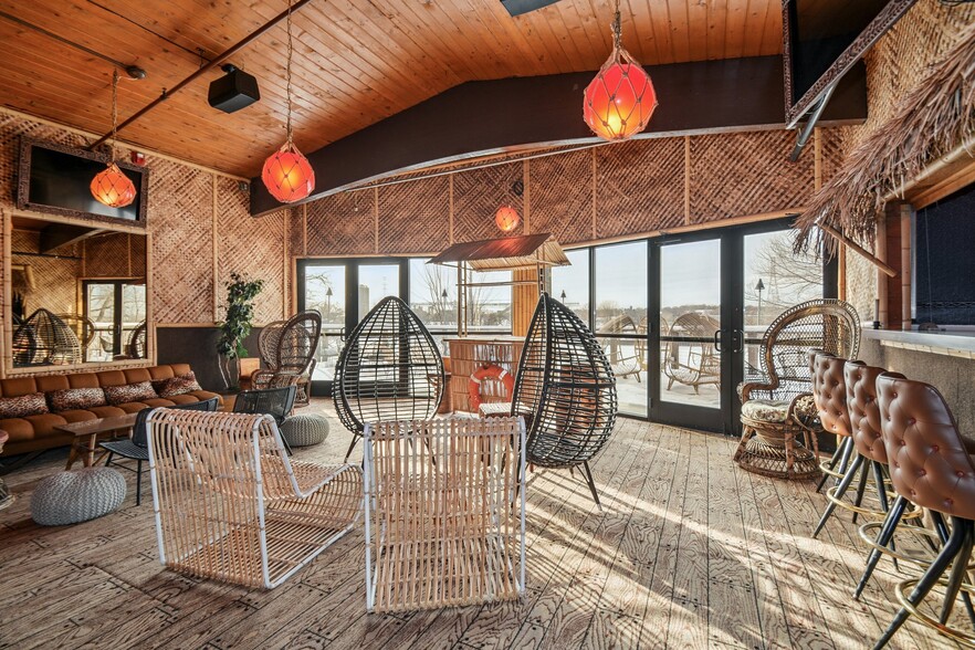 More Photos Of 1900 & 1924 Marshall St NE, Minneapolis Restaurant For Sale