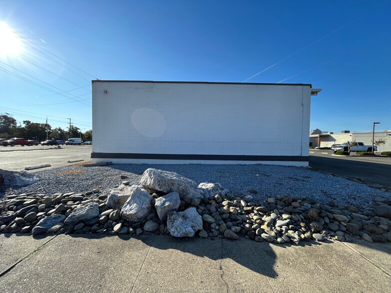 More Photos Of 2200 Churn Creek Rd, Redding Storefront Retail Office For Sale