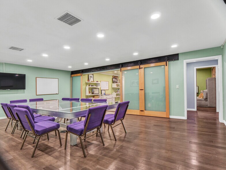 More Photos Of 824 W Pipeline Rd, Hurst Religious Facility For Sale