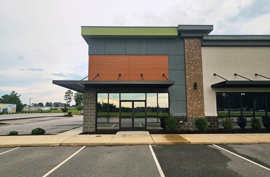 More Photos Of 220 Gridley Ln, Raeford Storefront Retail Office For Lease