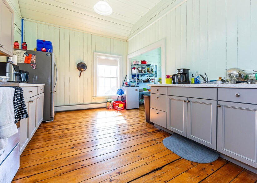 More Photos Of 1276 Surry Rd, Surry Freestanding For Sale