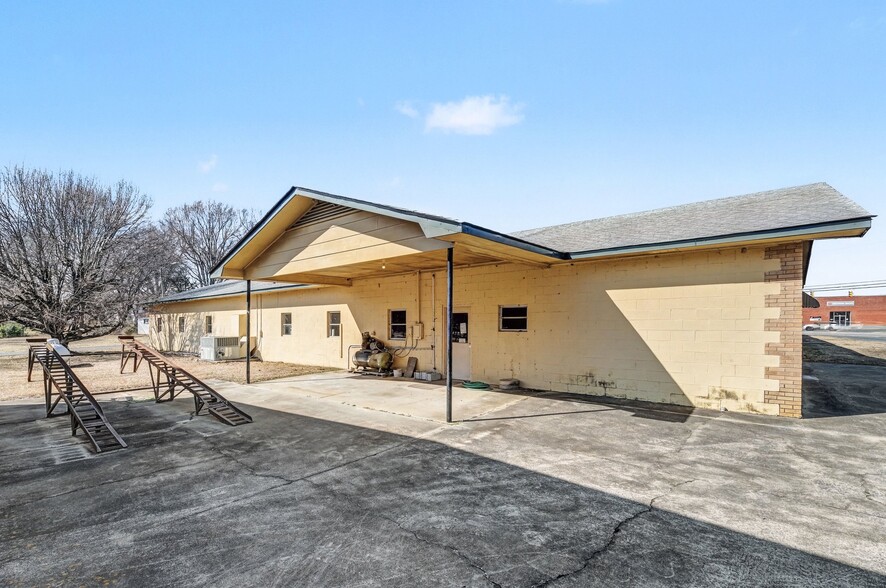 More Photos Of 6402 W Marshville Blvd, Marshville Showroom For Sale