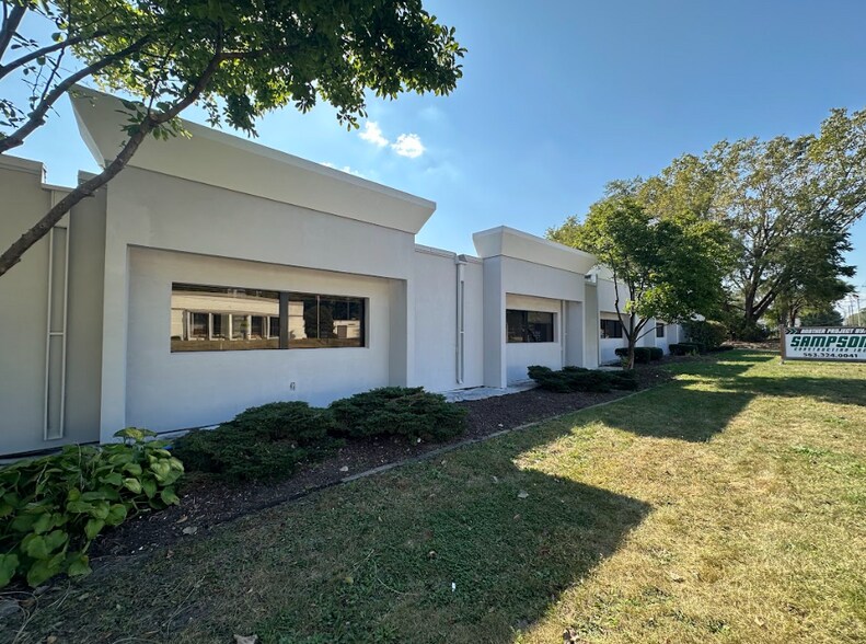 More Photos Of 805 W 35th St, Davenport Office For Lease