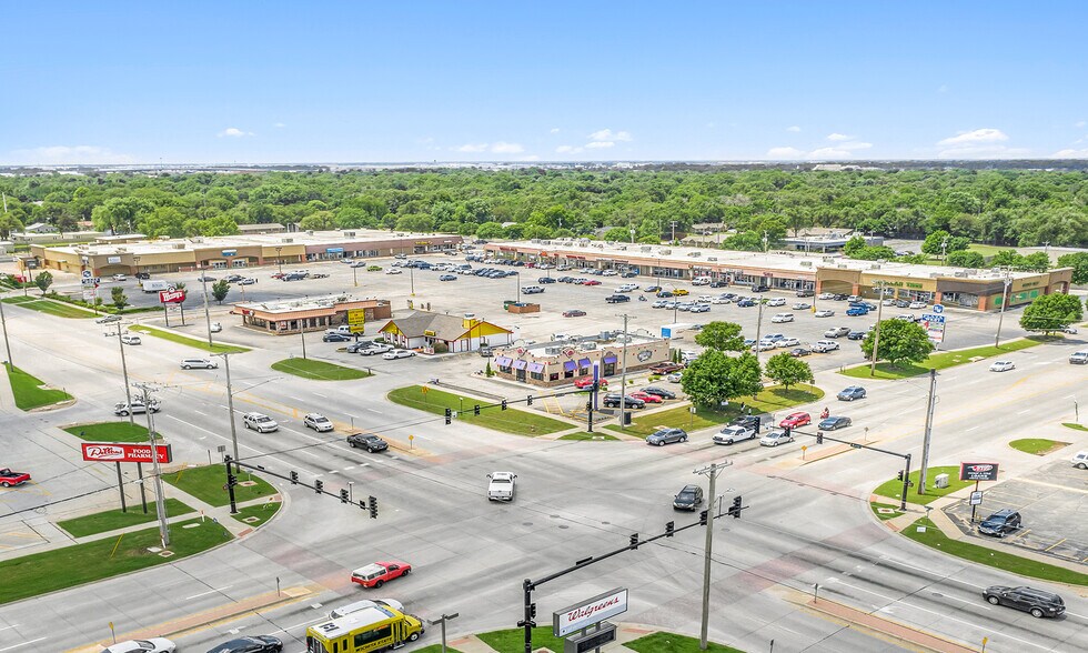More Photos Of 601 N West St, Wichita Storefront For Lease