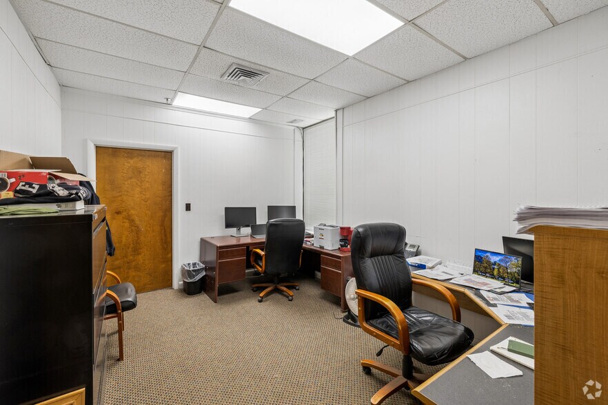 More Photos Of 24 Spring St, Florence Warehouse For Sale