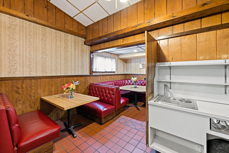 More Photos Of 180 Butler Rd, Saxonburg Restaurant For Sale