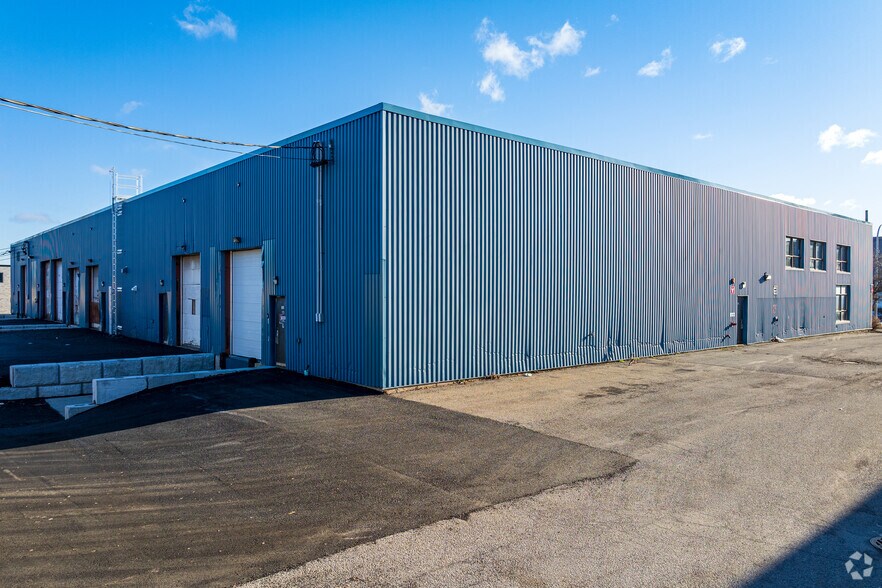 More Photos Of 155-165 Av Labrosse, Pointe-claire Warehouse For Lease