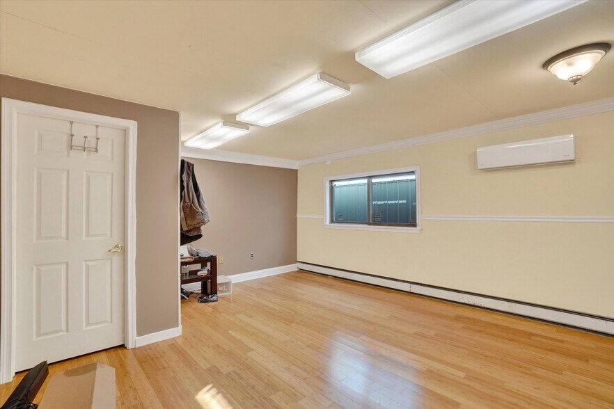 More Photos Of 321 Dewey St, York Distribution For Sale