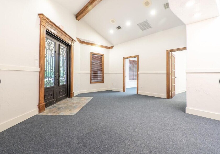 More Photos Of 5601-5605 Virginia Pky, McKinney Medical For Sale