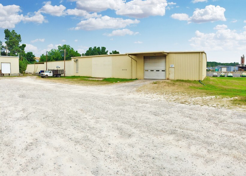 More Photos Of 3730 Overlook Rd, Raleigh Warehouse For Lease