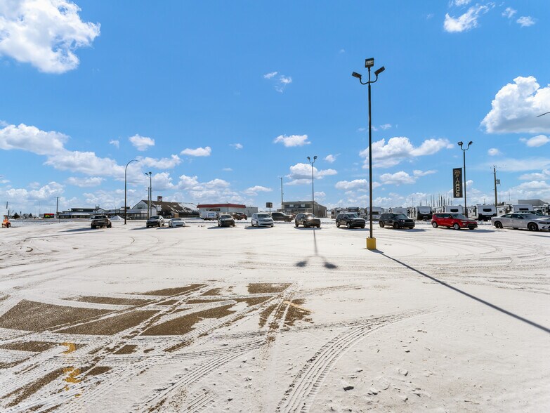 More Photos Of 1276 Trans Canada Way SE, Medicine Hat Showroom For Sale