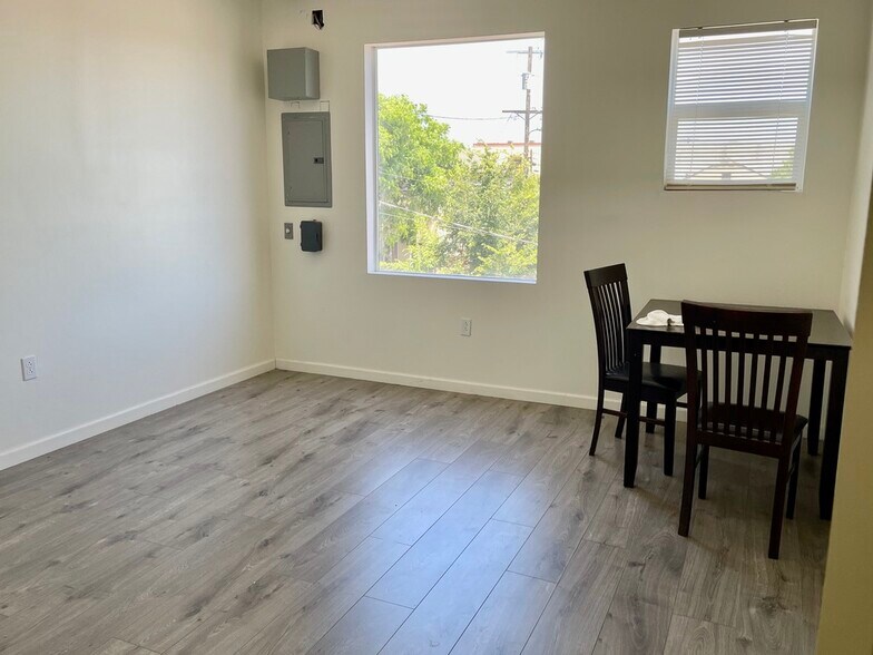 More Photos Of 827 E Jefferson Blvd, Los Angeles Light Manufacturing For Lease