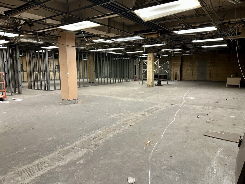 More Photos Of 400 Delancy St, Newark Warehouse For Lease