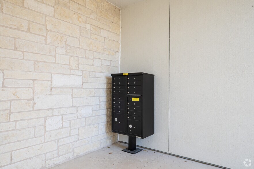 More Photos Of 120 S Lakeline Blvd, Cedar Park Medical For Sale