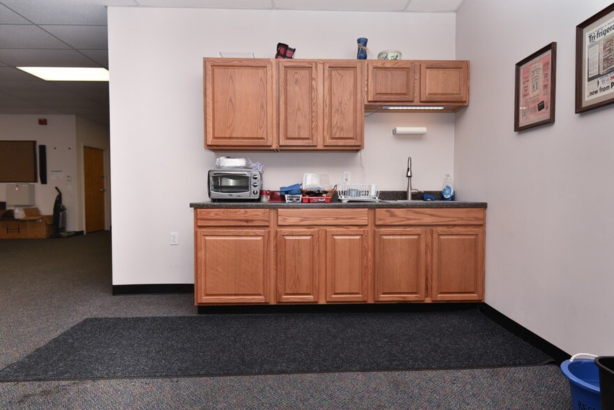 More Photos Of 220 S Maple St, Kutztown Industrial For Sale