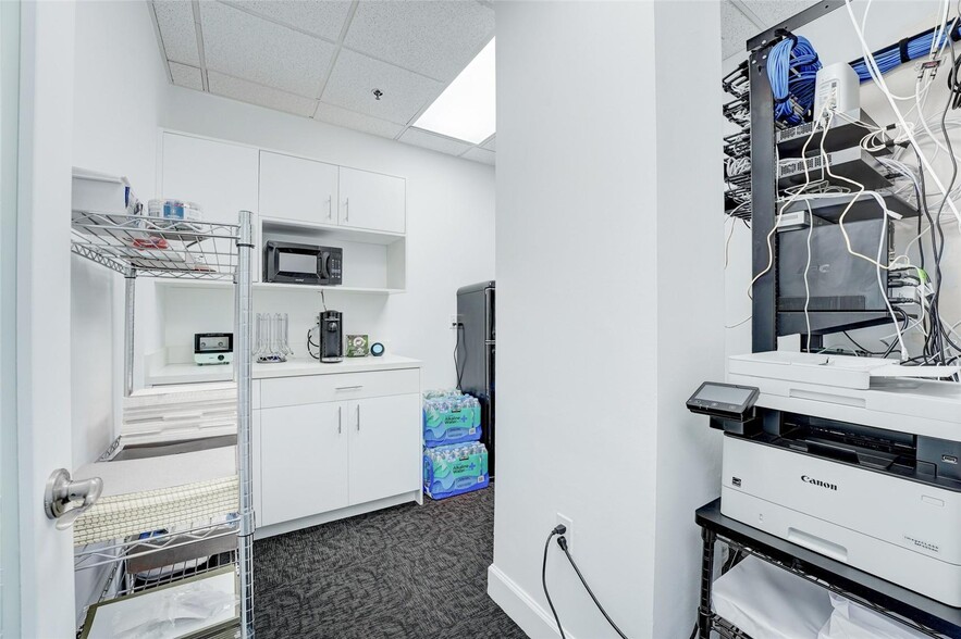 More Photos Of 2455 E Sunrise Blvd, Fort Lauderdale Loft Creative Space For Sale