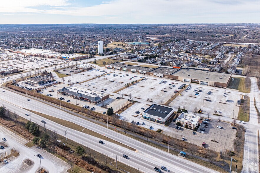 More Photos Of 352-362 Randall Rd, South Elgin Freestanding For Lease