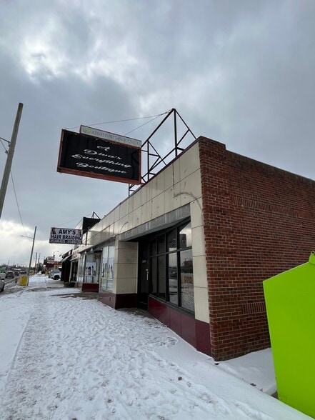 Primary Photo Of 20495 Van Dyke St, Detroit Flex For Sale