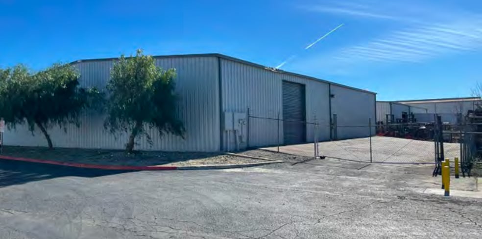More Photos Of 8264 Fremontia Ave, Fontana Warehouse For Lease