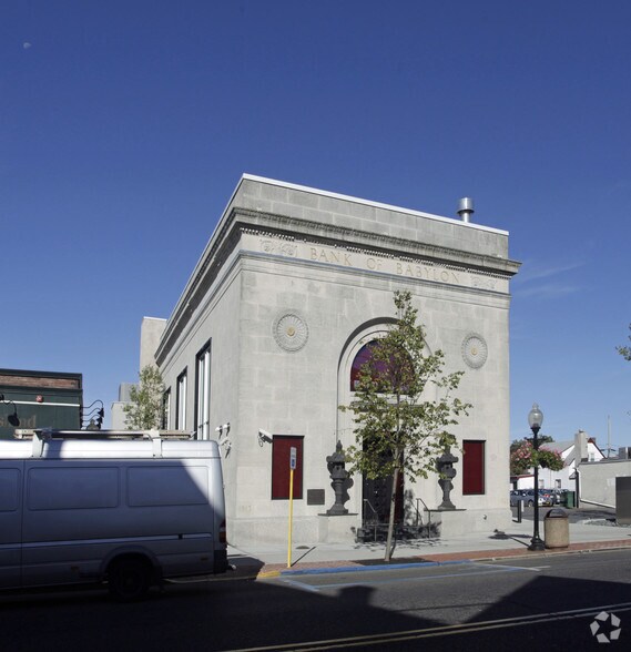 More Photos Of 48 Deer Park Ave, Babylon Restaurant For Lease